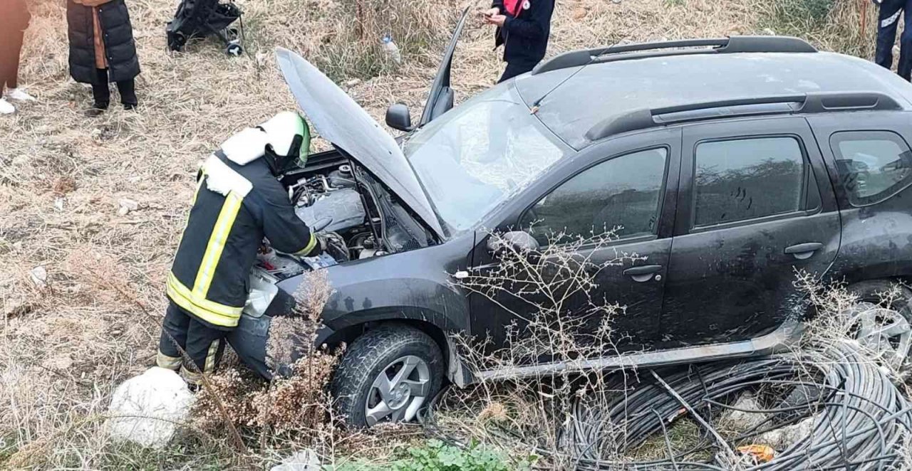 Çarpışan araçlar tarlaya uçtu: 7 yaralı