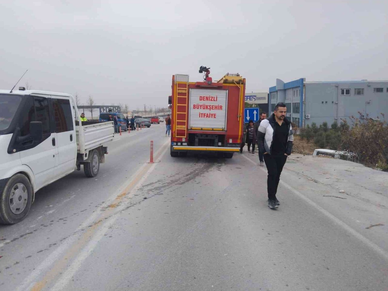 Çarpışan araçlar tarlaya uçtu: 7 yaralı