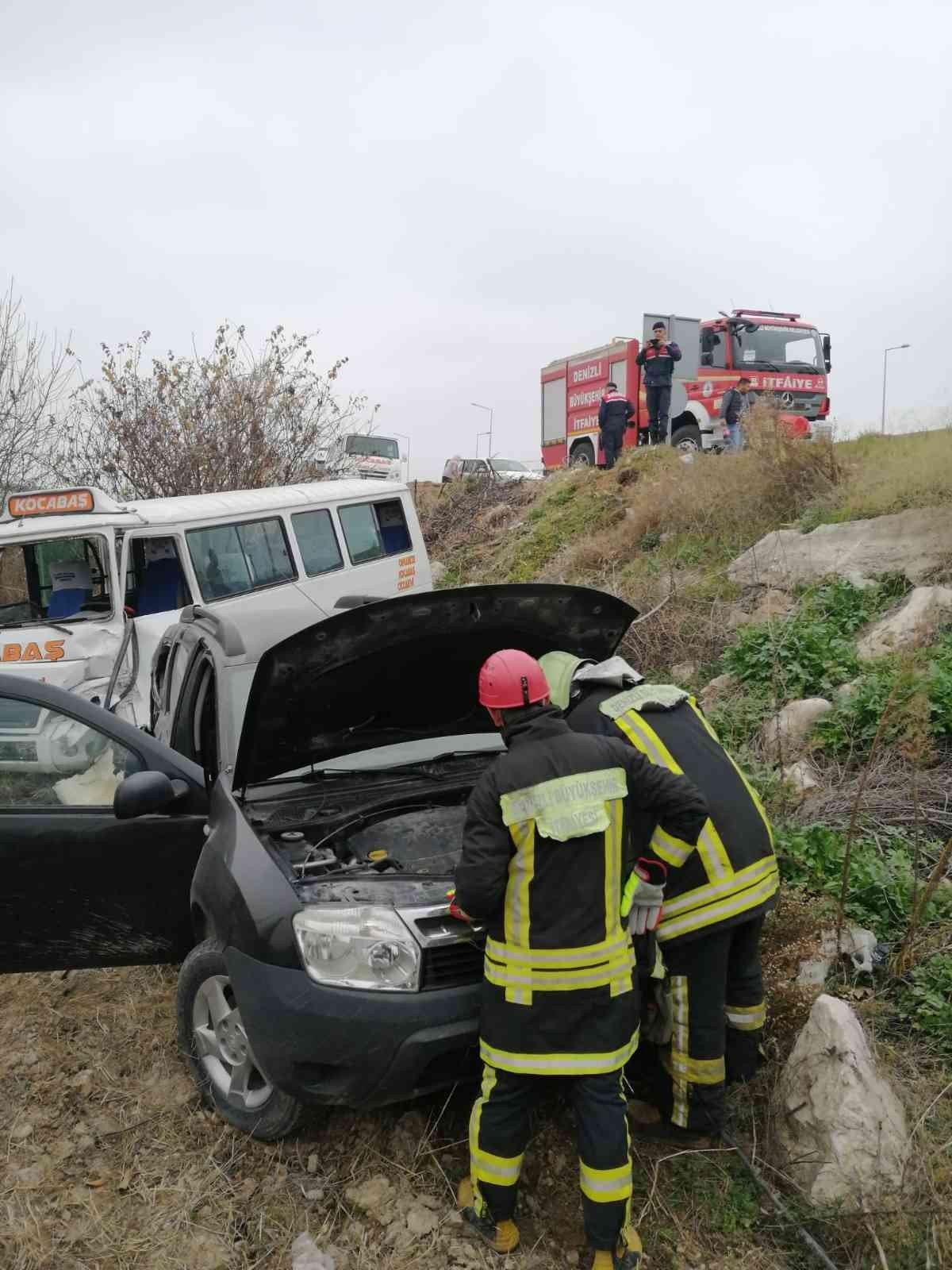 Çarpışan araçlar tarlaya uçtu: 7 yaralı