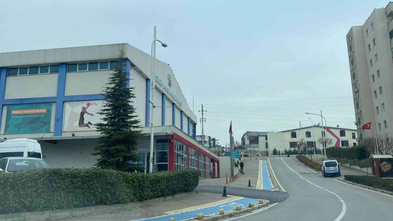 Bursa’ya turnuva için gelen eski basketbolcu fenalaşarak hayatı kaybetti