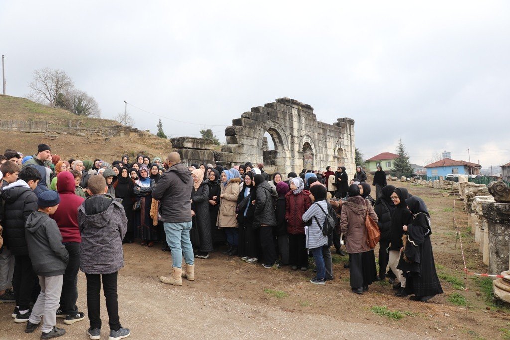 Yeni hafızlar Düzce’yi gezdi