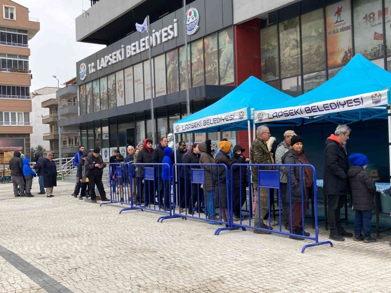 Başkan Yılmaz, vatandaşların kandilini kutlayıp, lokma dağıttı