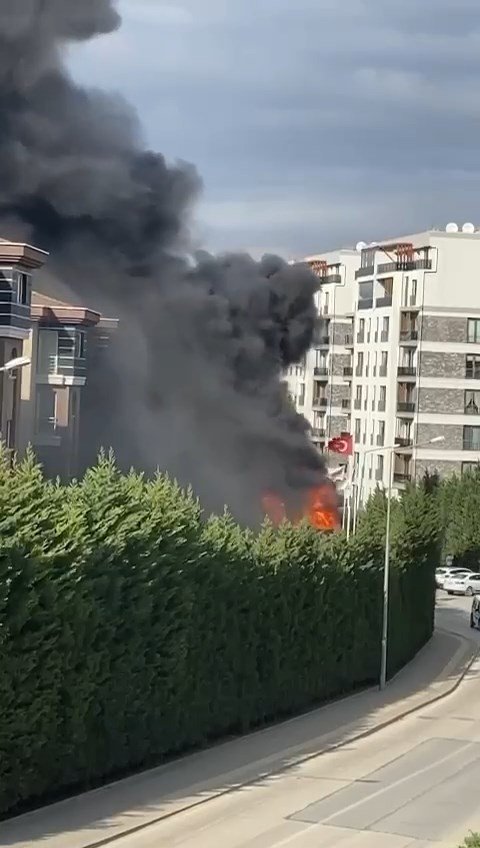 Lüks sitenin jeneratörü alev alev yandı