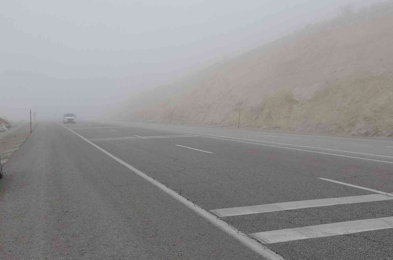 Malatya’da etkili olan sis görüş mesafesini 20 metreye kadar düşürdü