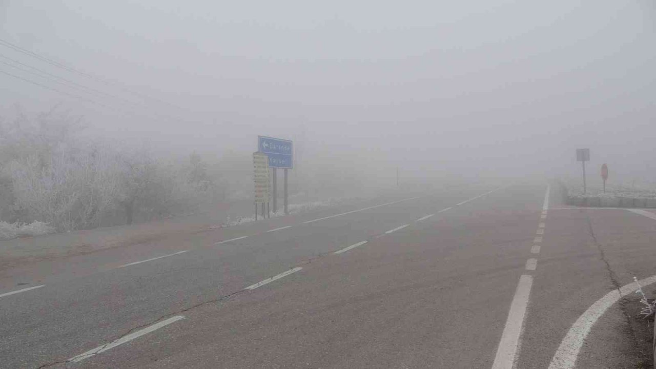 Malatya’da etkili olan sis görüş mesafesini 20 metreye kadar düşürdü