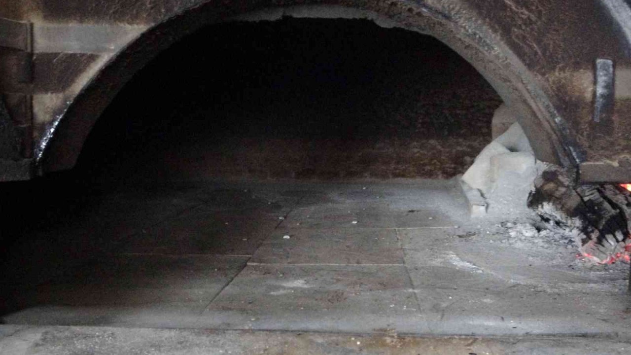 Malatya’da soğuk hava ekmek fırınını dondurdu