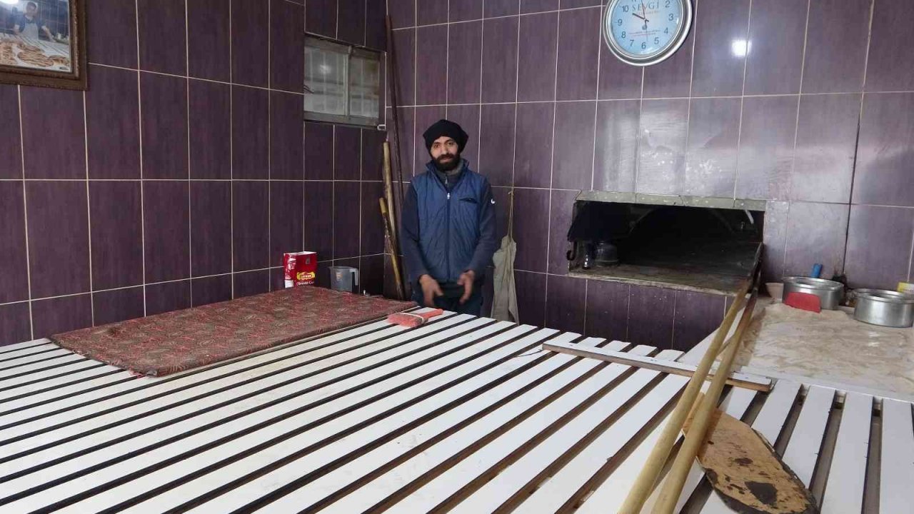 Malatya’da soğuk hava ekmek fırınını dondurdu