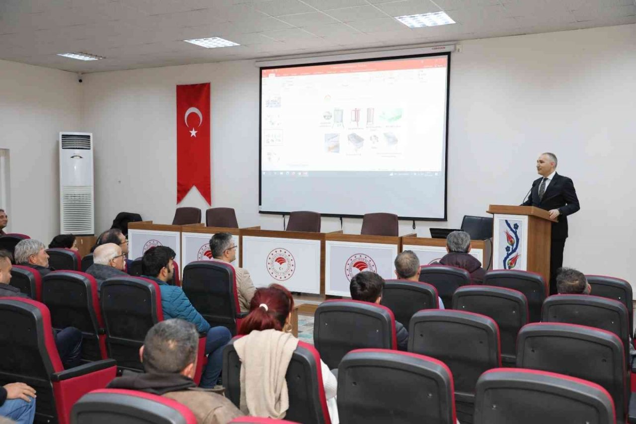 Manisalı üreticilere arıcılık eğitimleri devam ediyor