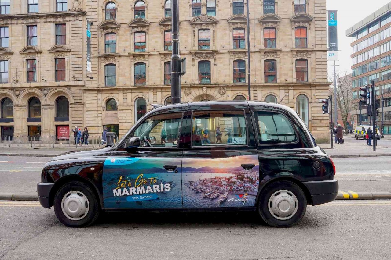 Marmaris Esnaf Odası Başkanı Ayyıldız, İngiltere’de taksiler ile ‘Haydi Marmaris’e’ çağrısı yaptı