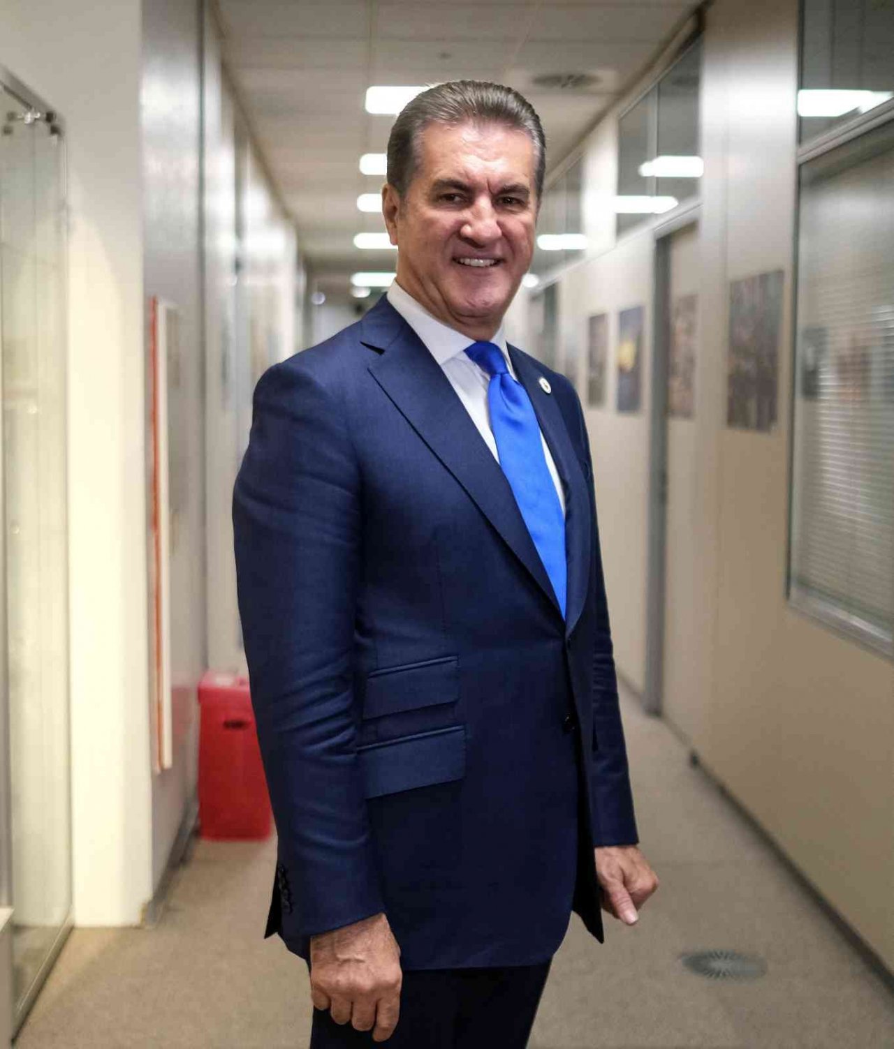 TDP Genel Başkanı Mustafa Sarıgül’den İsveç Başbakanı’na İncil hediyesi