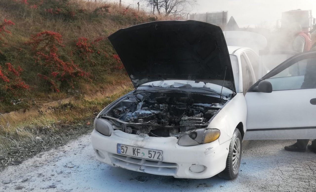 Hareket halindeki otomobilde yangın çıktı