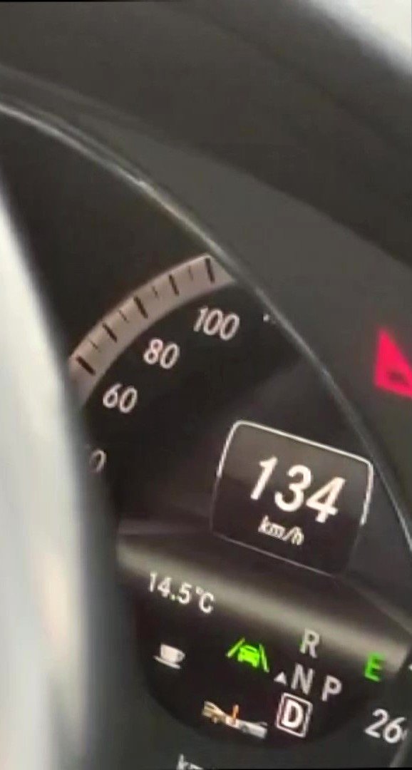 Tuzla TEM otoyolunda 130 kilometre hızla ilerleyen kamyon kamerada