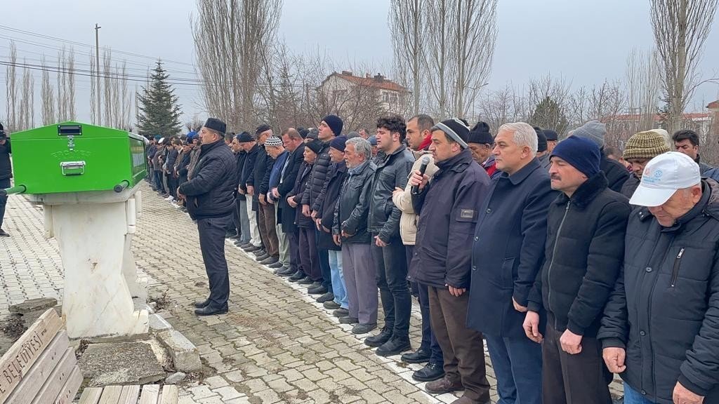 Canice katledilen talihsiz kadın son yolculuğuna uğurlandı