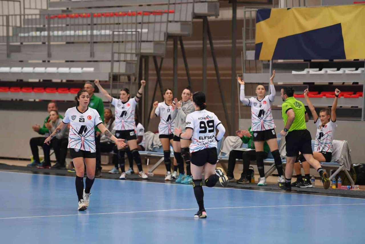 Konyaaltı Belediye SK, lideri elinden kaçırdı