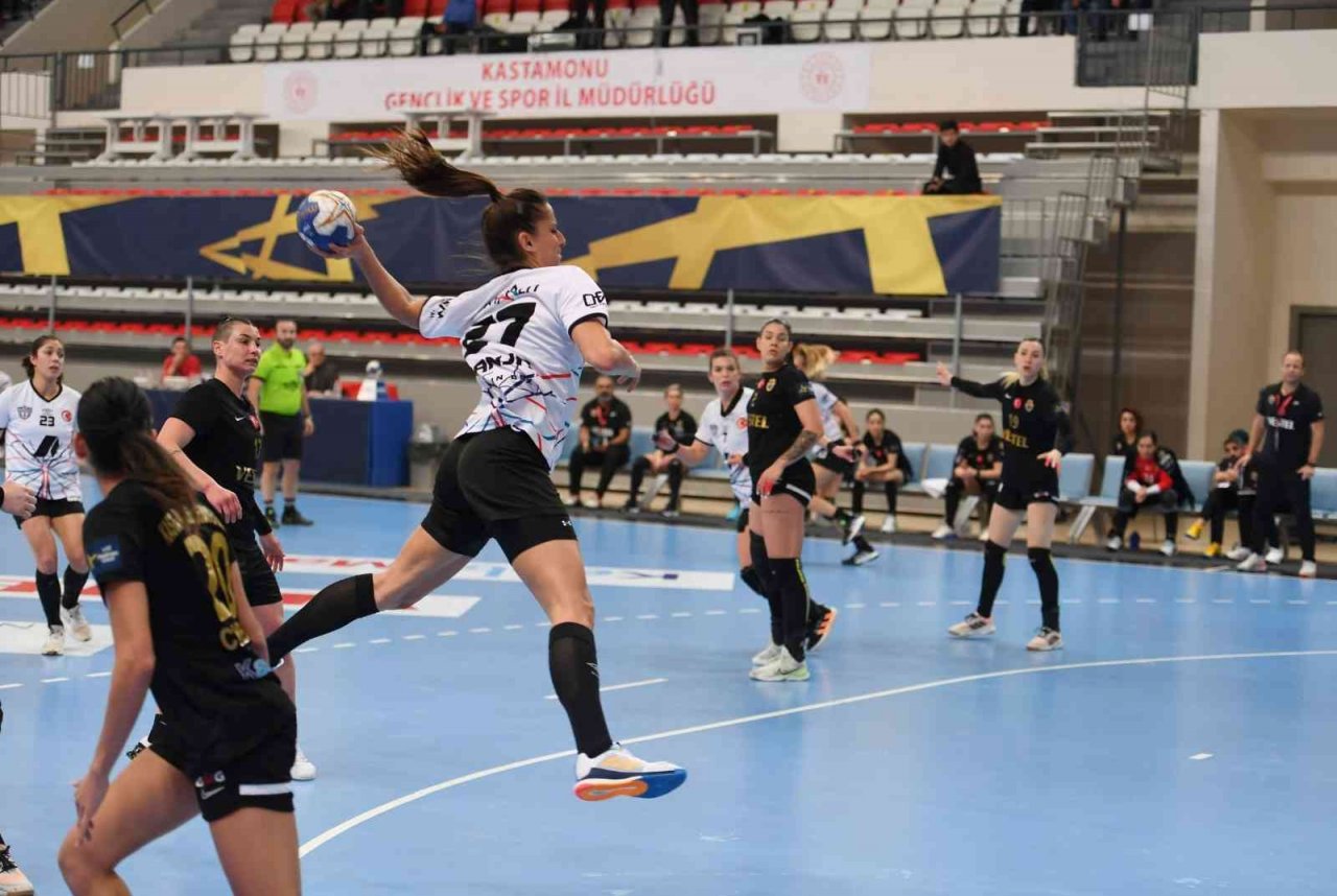 Konyaaltı Belediye SK, lideri elinden kaçırdı