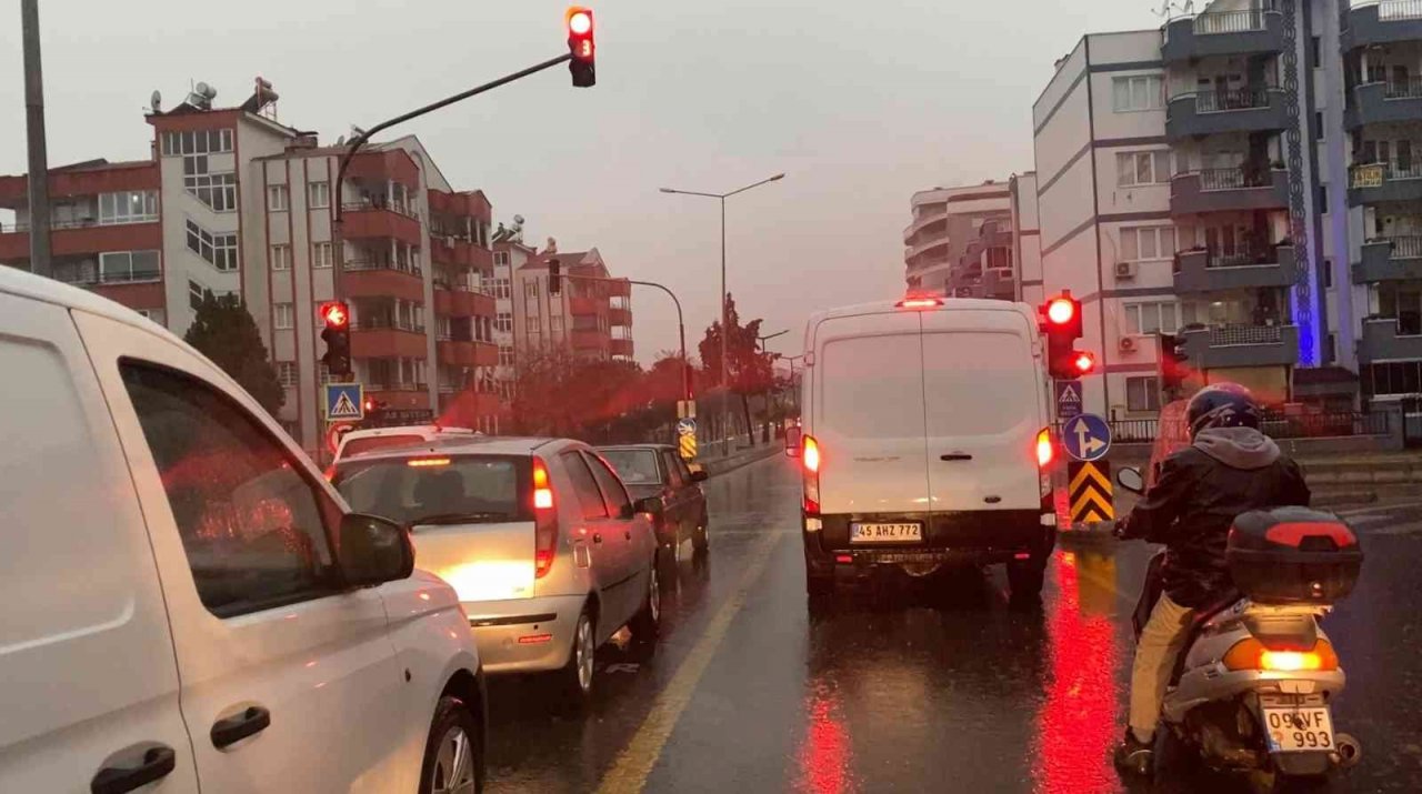 Aydın’da sağanak yağış etkili oluyor