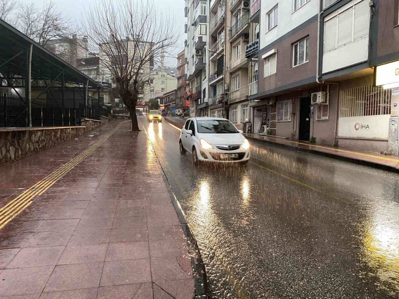 Aydın’da sağanak yağış etkili oluyor