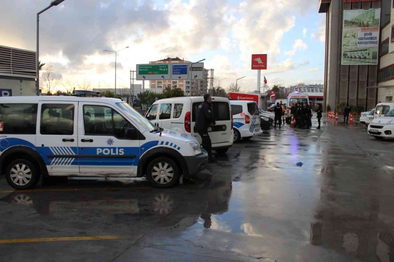 Yaşlı adam arabada ölü bulundu