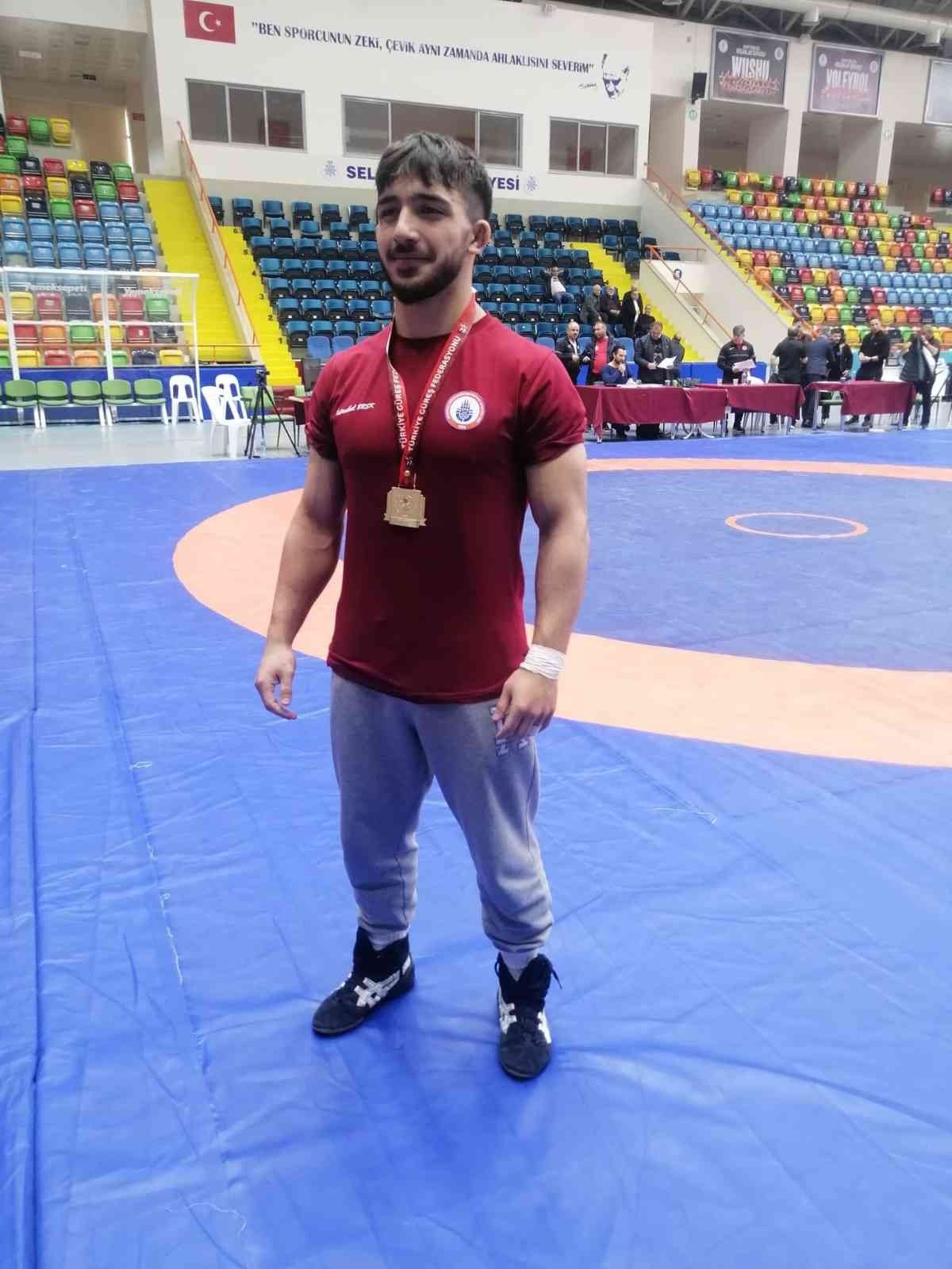 BARÜ’lü Milli Sporcu Emre Kural, Türkiye şampiyonu oldu