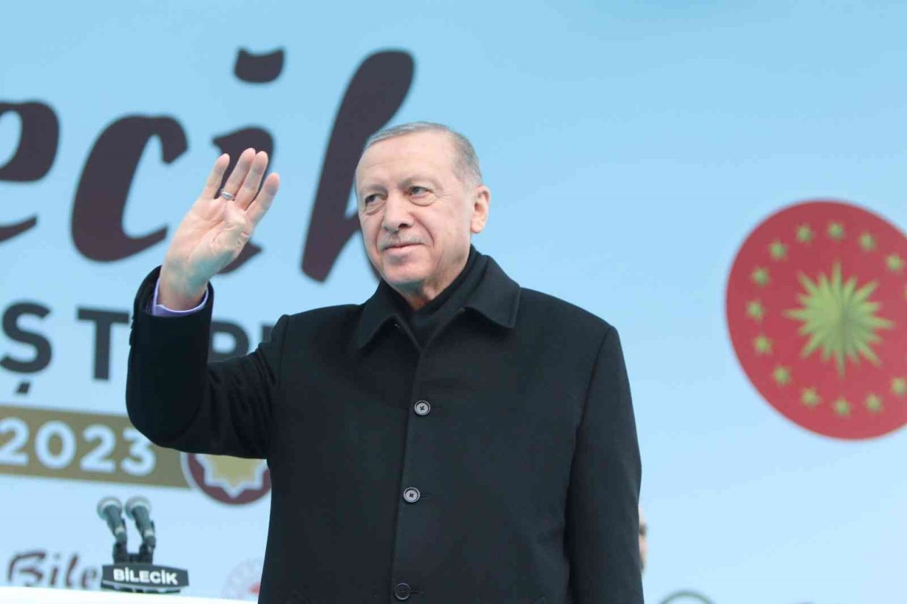 Cumhurbaşkanı Erdoğan: “Osmanlı’yı kim kötülüyor ve aşağılıyorsa bilin ki ya mankurttur ya da kuyruk acısı vardır”
