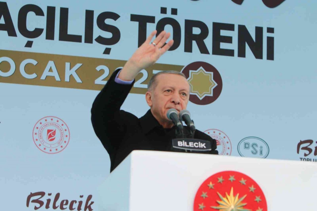 Cumhurbaşkanı Erdoğan: “Osmanlı’yı kim kötülüyor ve aşağılıyorsa bilin ki ya mankurttur ya da kuyruk acısı vardır”