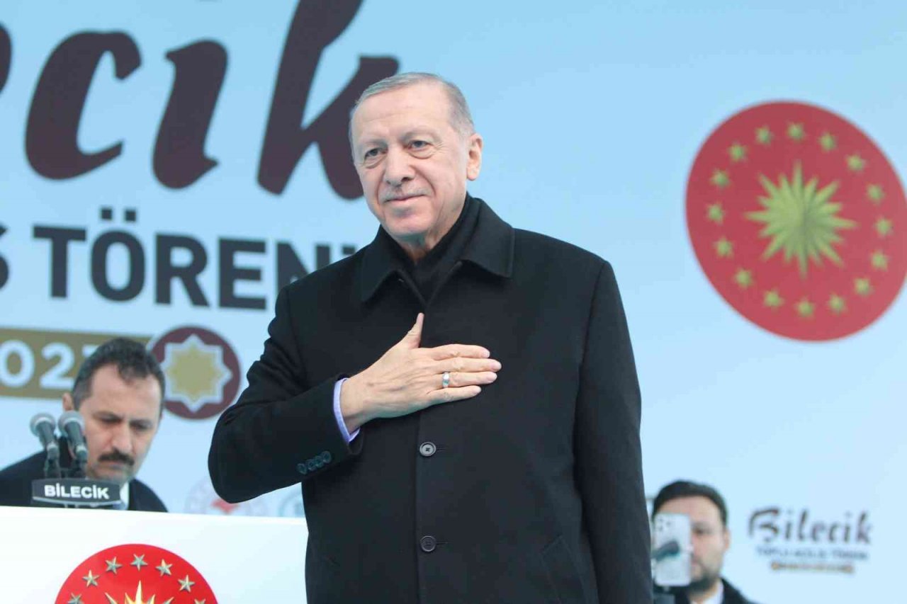 Cumhurbaşkanı Erdoğan: “Osmanlı’yı kim kötülüyor ve aşağılıyorsa bilin ki ya mankurttur ya da kuyruk acısı vardır”