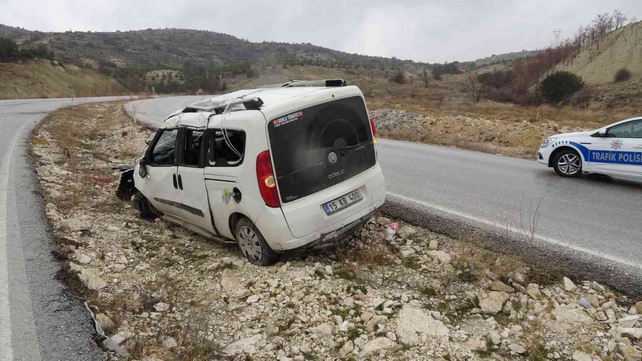 Burdur’da refüje çıkıp takla atan aracın sürücüsü hayatını kaybetti