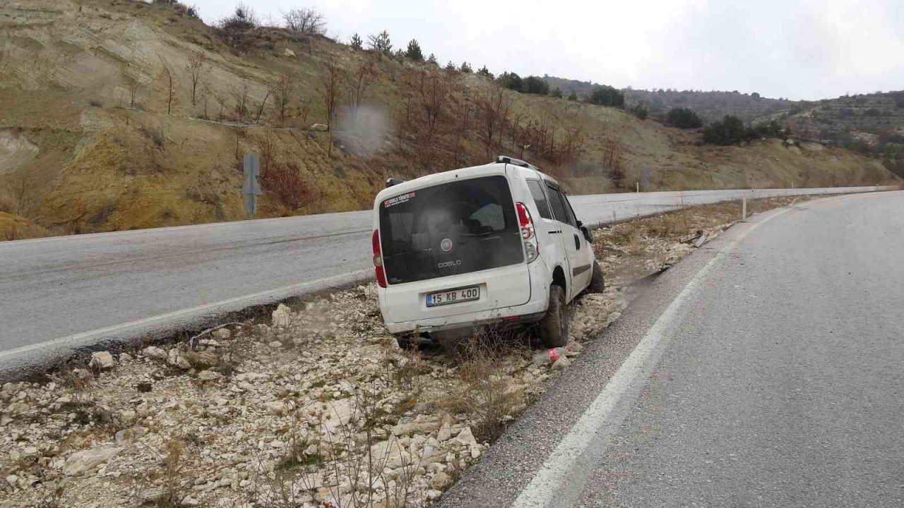 Burdur’da refüje çıkıp takla atan aracın sürücüsü hayatını kaybetti