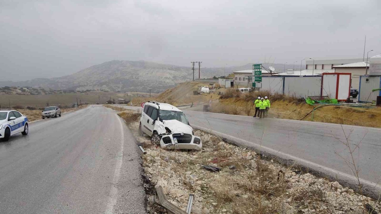 Burdur’da refüje çıkıp takla atan aracın sürücüsü hayatını kaybetti