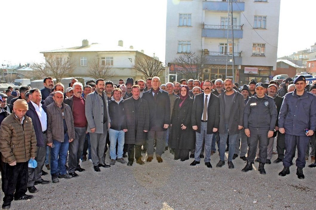 Demirözü’nde çiftçilere ekipman desteği