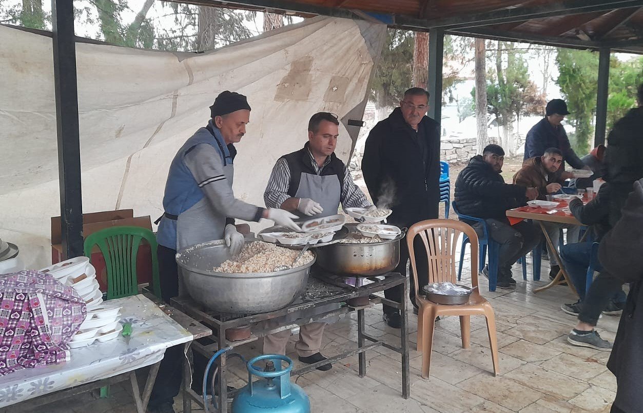 Duanın ardından beklenen yağmur geldi