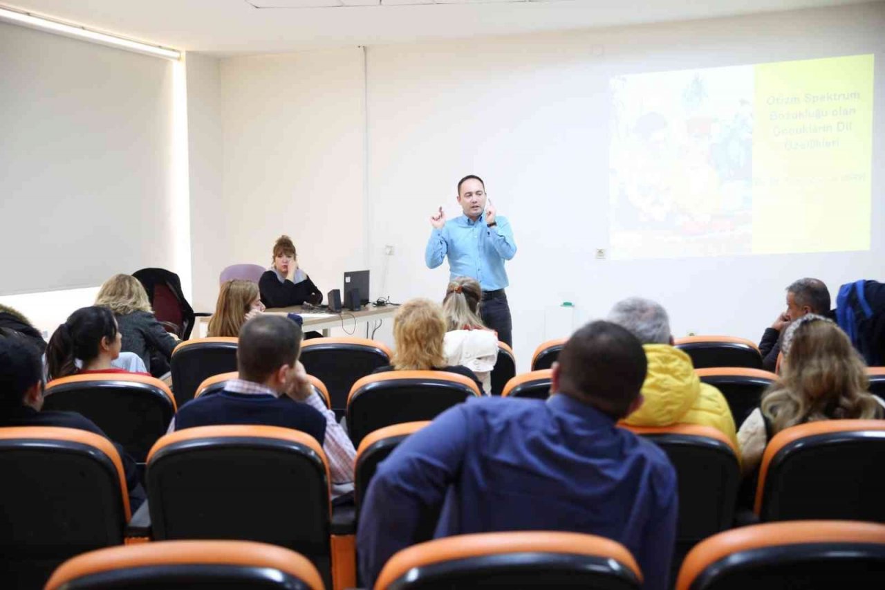 Aydın Büyükşehir Belediyesi’nden ailelere ’otizm’ eğitimi