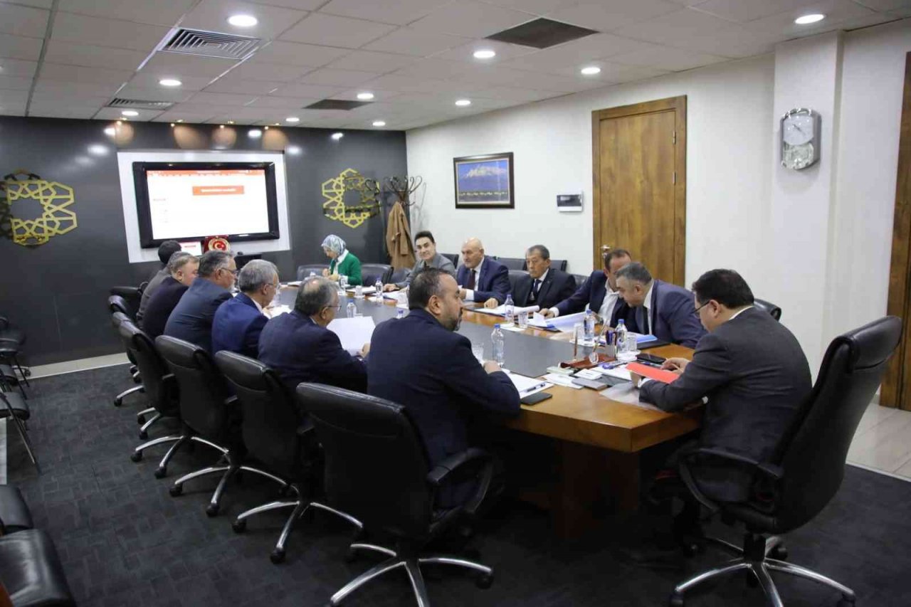 Vali Çiçek, “Ülkemizde sanayici ve iş adamları bakımından Kayseri öncü bir ilimiz”