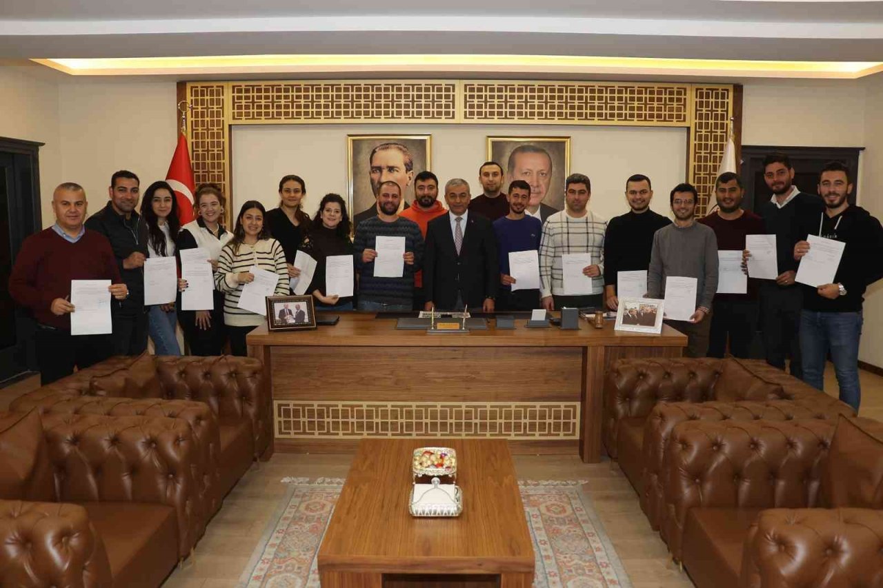 Başkan Kaplan sözleşmeli personelin kadro sevincine ortak oldu