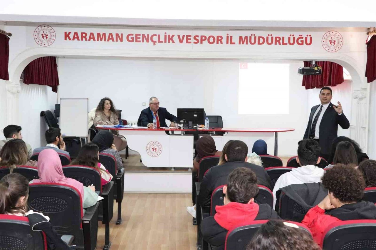 Karaman’da yüzme aday hakem kursu başladı