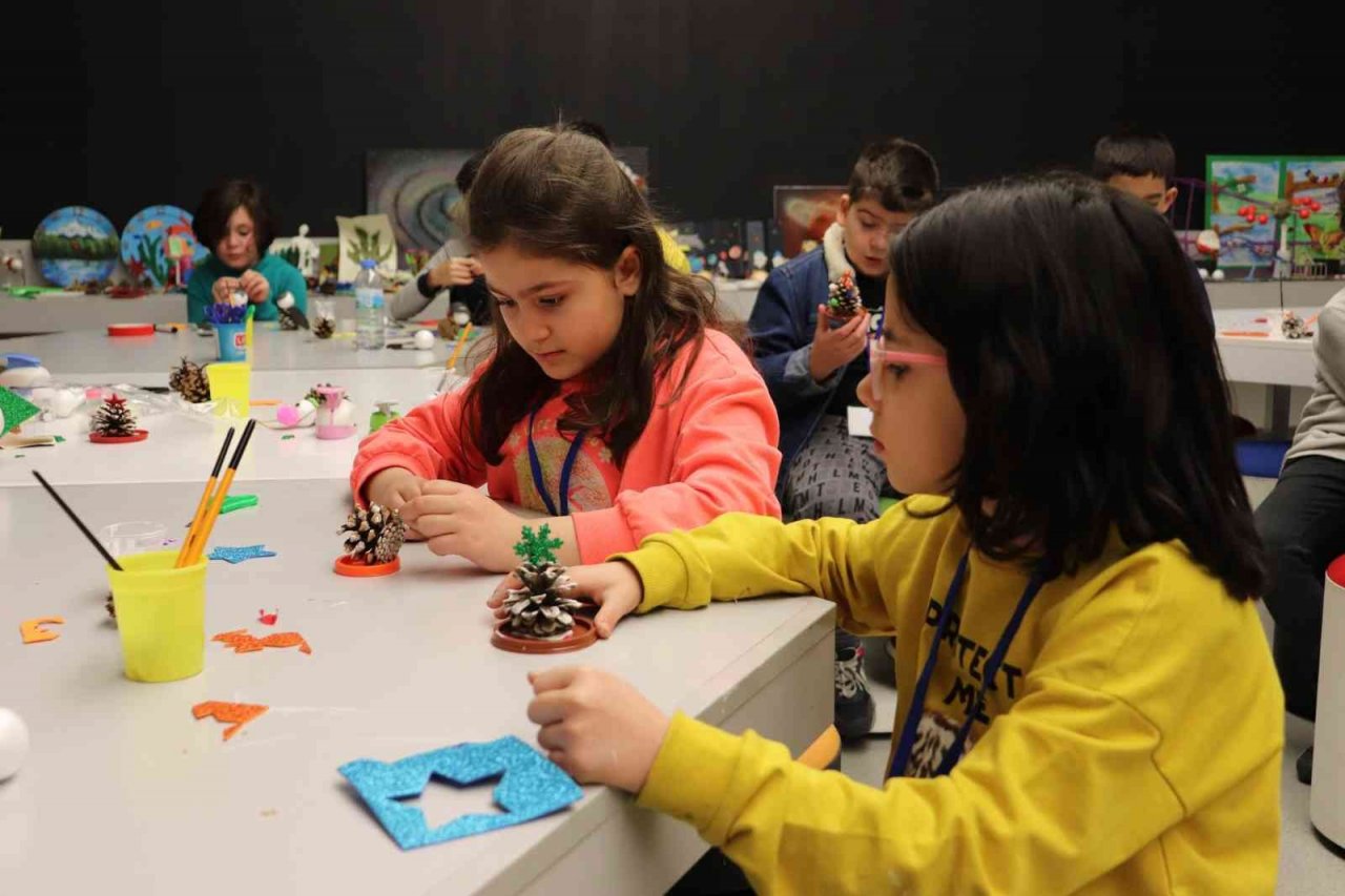 Çocuklar, Büyükşehir’in Kış Bilim Kampı ile hem bilgileniyor hem de eğleniyor