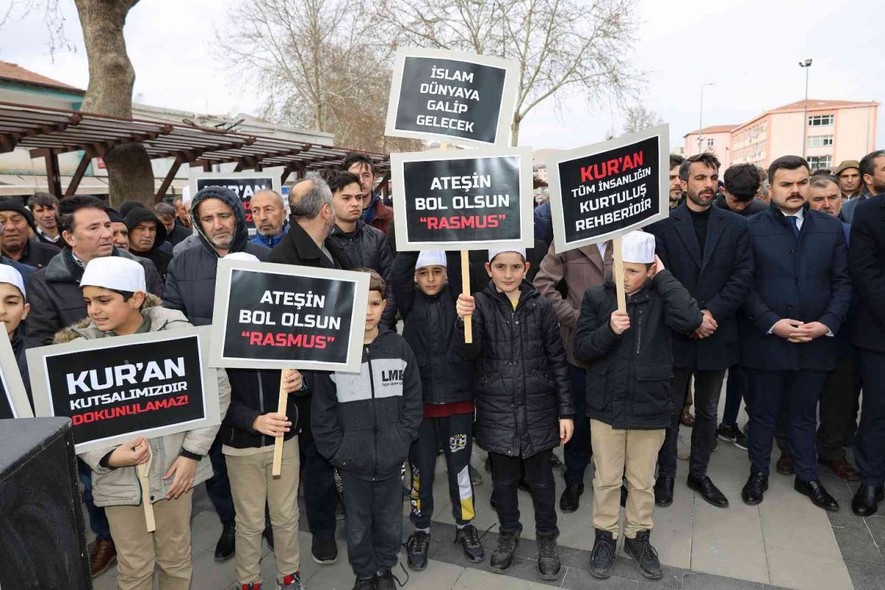 İsveç’te Kuranı Kerimin Yakılması Yahyalı’da Protesto Edildi