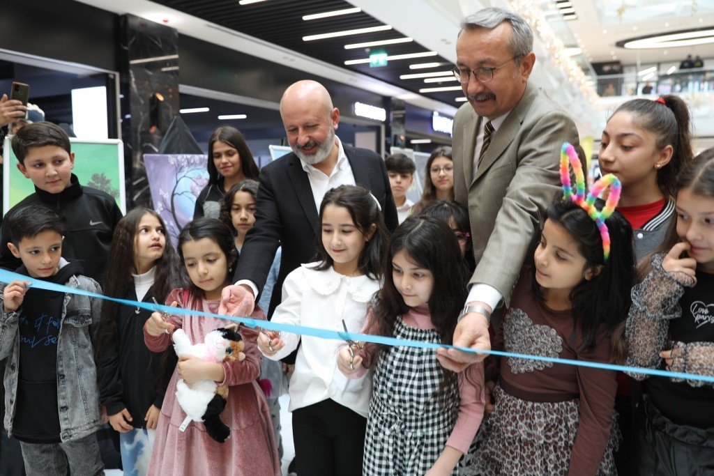 Kocasinan’da geleceğin ressamları görücüye çıktı