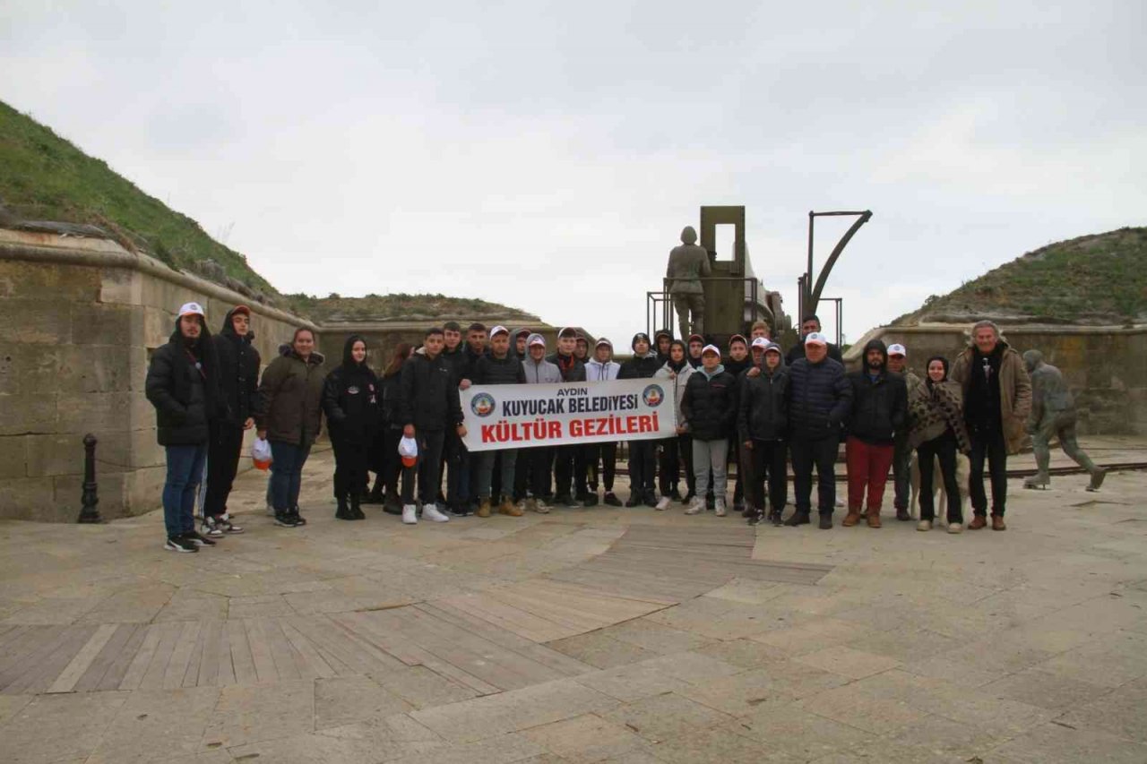 Kuyucak Belediyesi ilçedeki gençleri Çanakkale ile buluşturdu