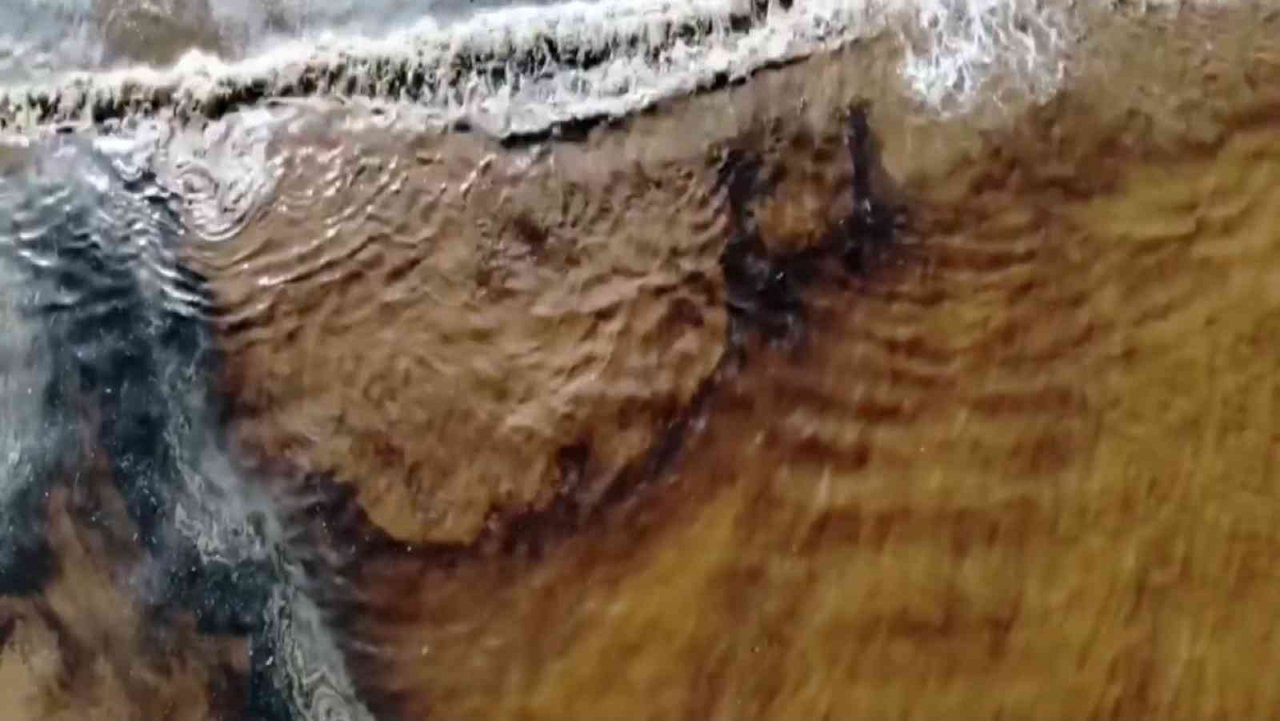 Marmaris’te denizin rengi değişti