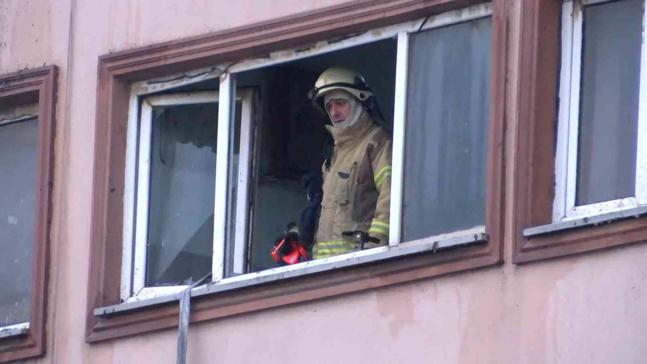Pendik cam fabrikasındaki tahribat gün ağarınca ortaya çıktı