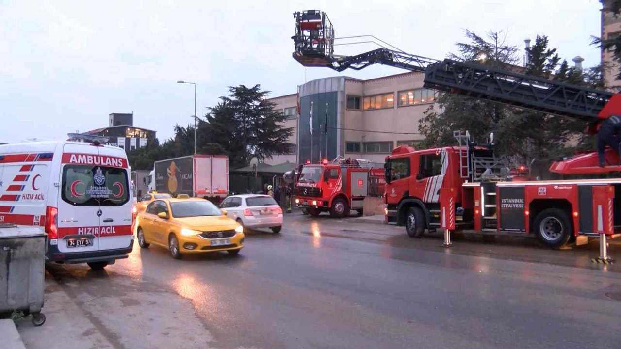 Pendik cam fabrikasındaki tahribat gün ağarınca ortaya çıktı
