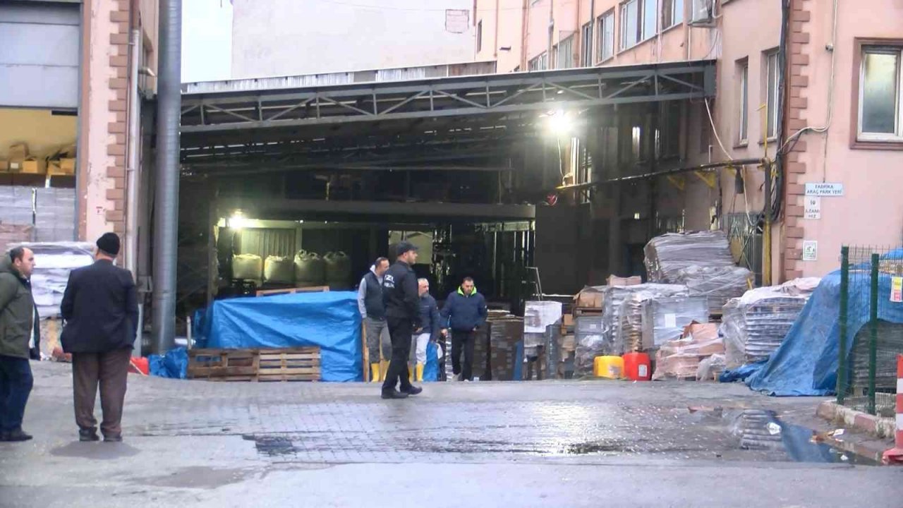 Pendik cam fabrikasındaki tahribat gün ağarınca ortaya çıktı