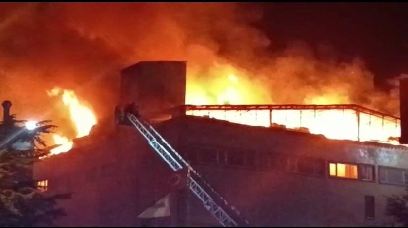 Pendik’te cam plastik fabrikasında yangın