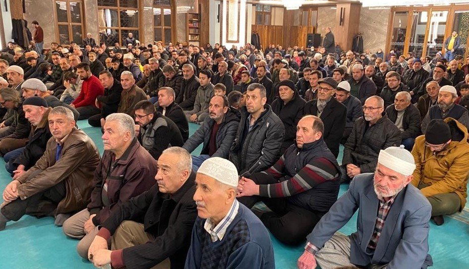 Regaib Kandilinde Bayburt’ta camiler doldu taştı