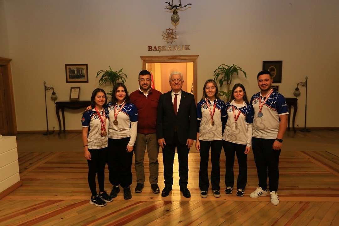 Başkan Gürün, milli okçuları ağırladı