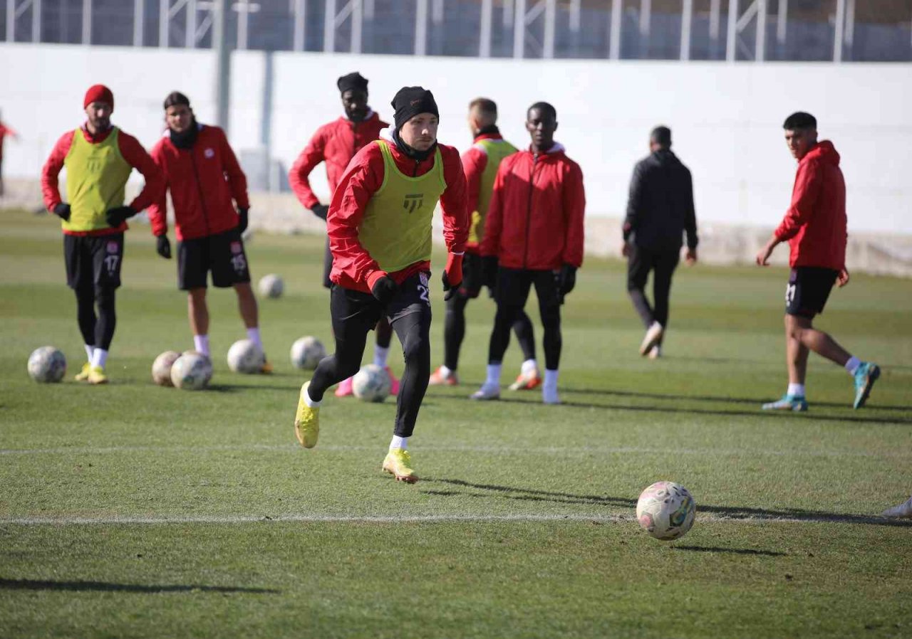 Sivasspor, Adana maçının taktiğini çalıştı