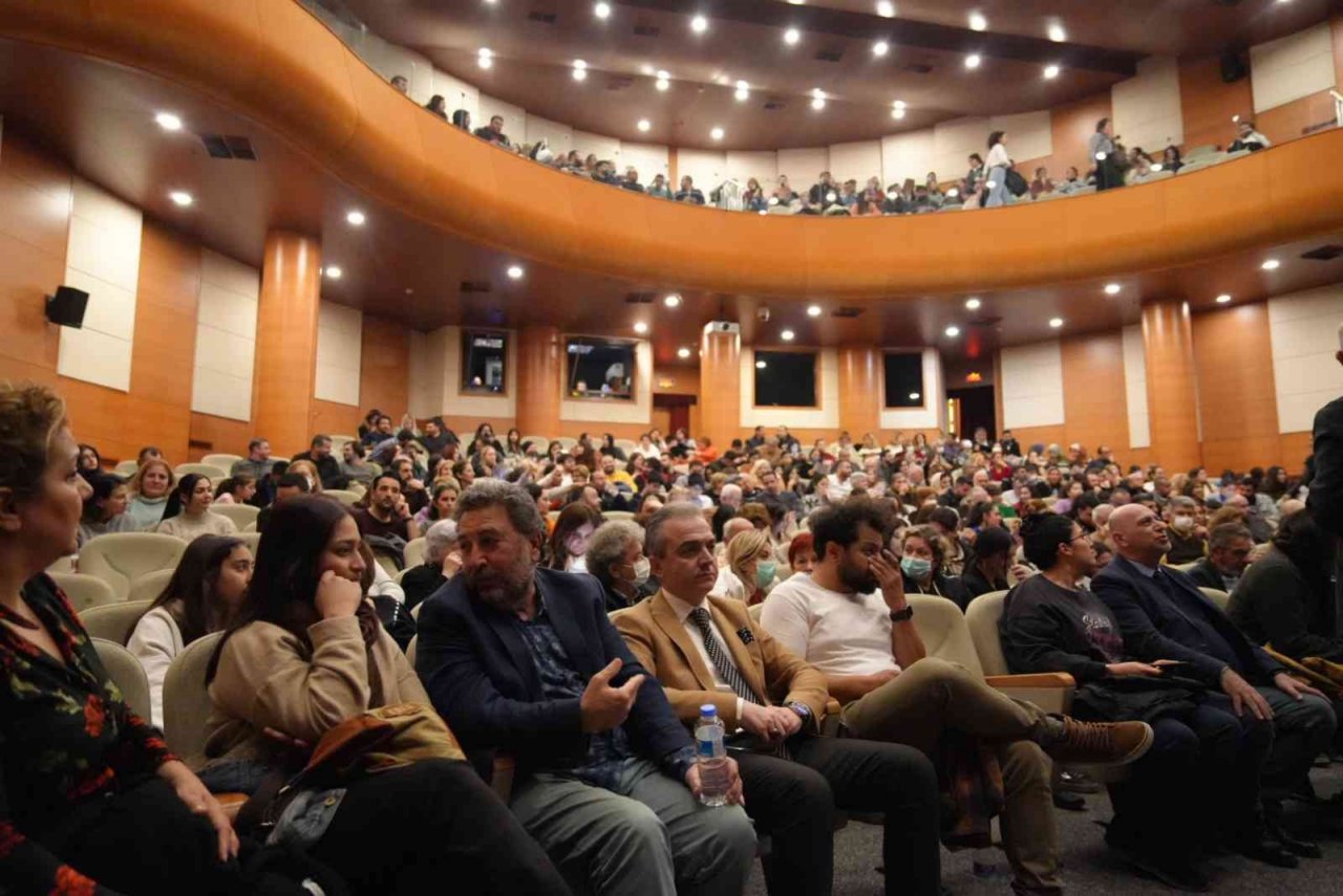 Tarsus Şehir Tiyatrosunun Ezop ve Çirkin oyunu sahnelendi