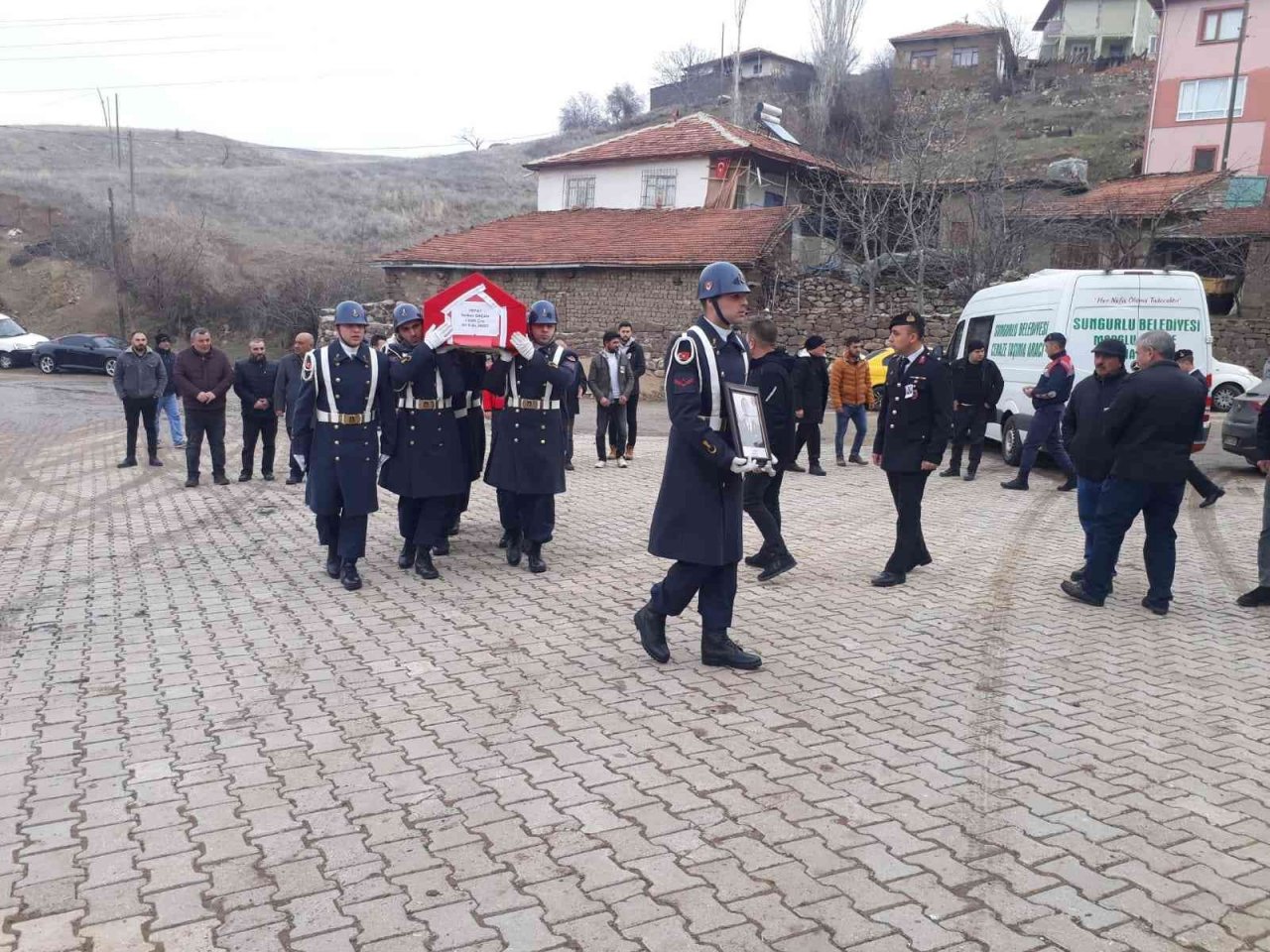 Genç yaşta hayatını kaybeden Uzman Çavuş toprağa verildi