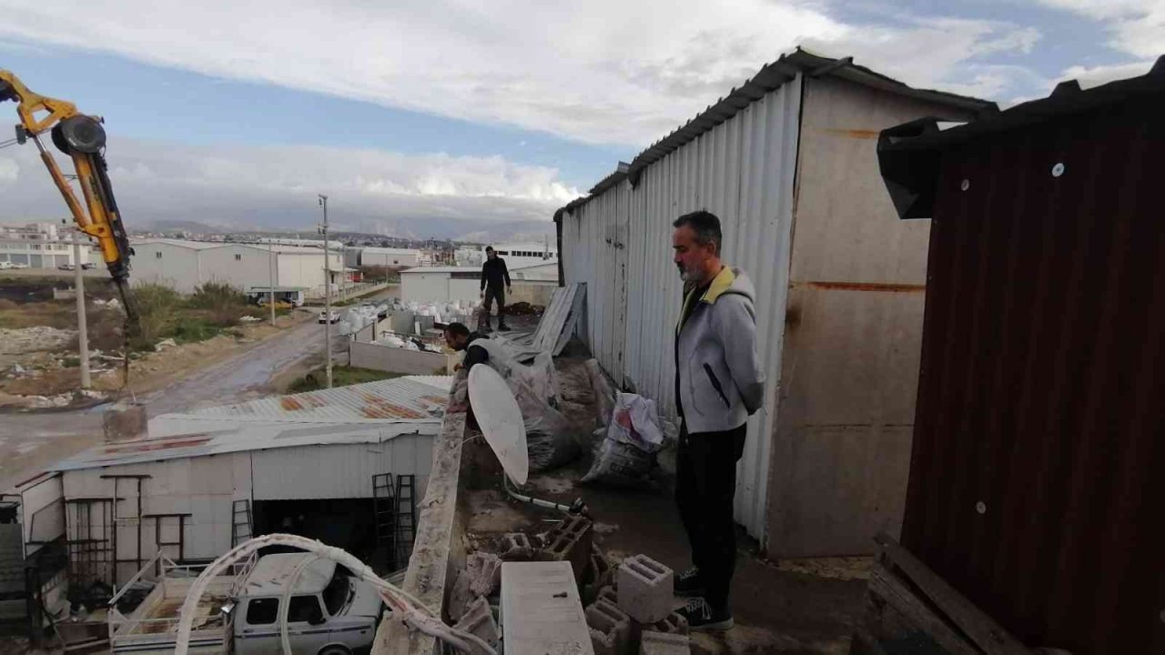 Güvercin kafeslerini vuran fırtınanın hasarı sabah ortaya çıktı